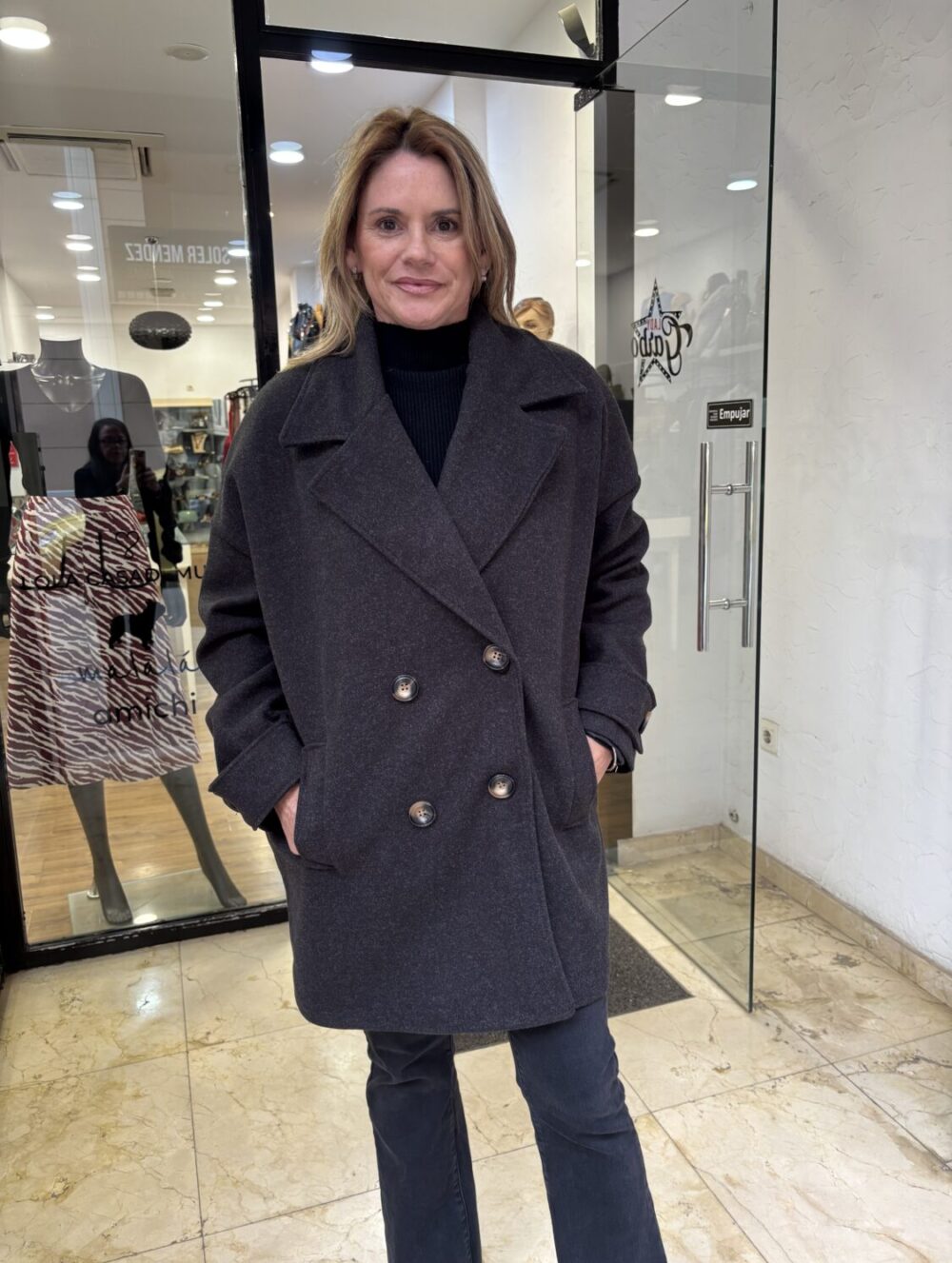 Alternative view of Abrigo Oversize Essential