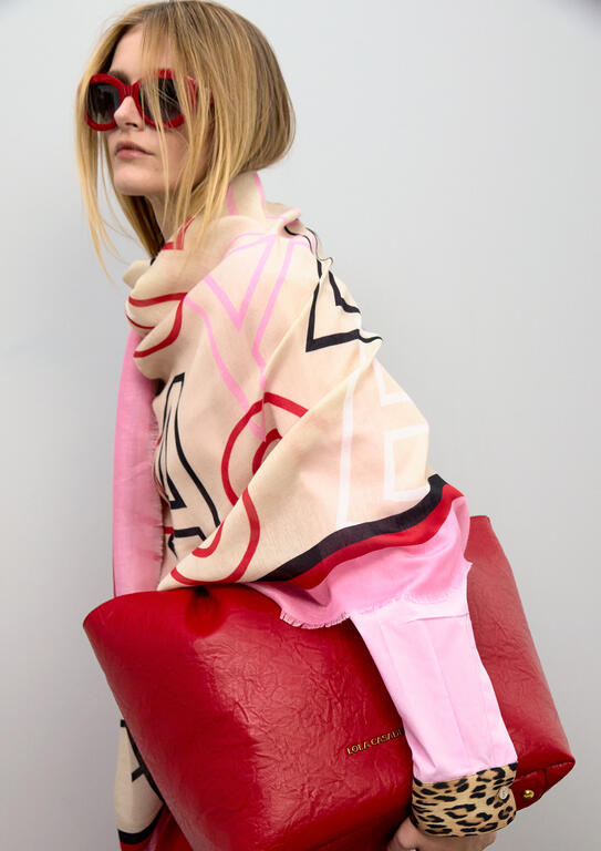 Fular Estampado Con Letras Logo Lola Casademunt By Maite - Imagen 3